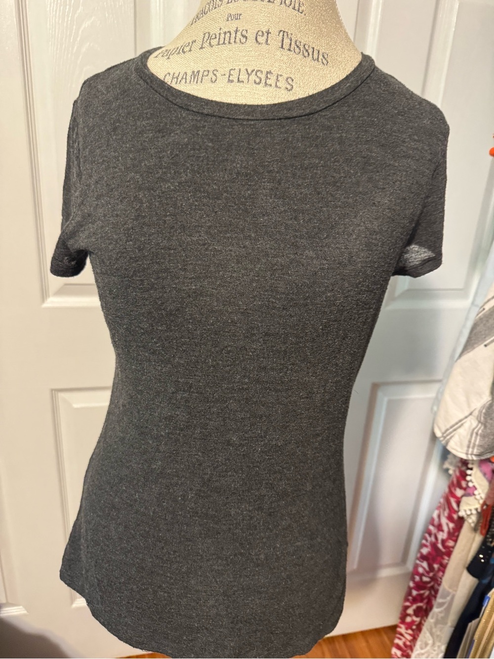Express Large Women's Short Sleeve Crewneck Top - Charcoal Gray